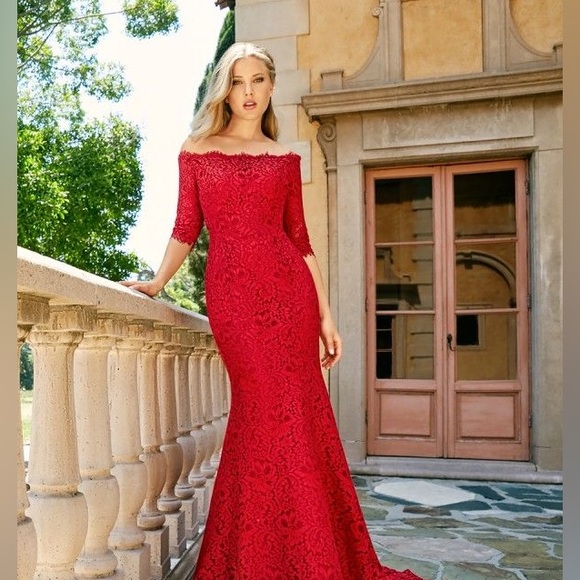 Red Formal Gown Wedding Dress - Picture 1 of 5